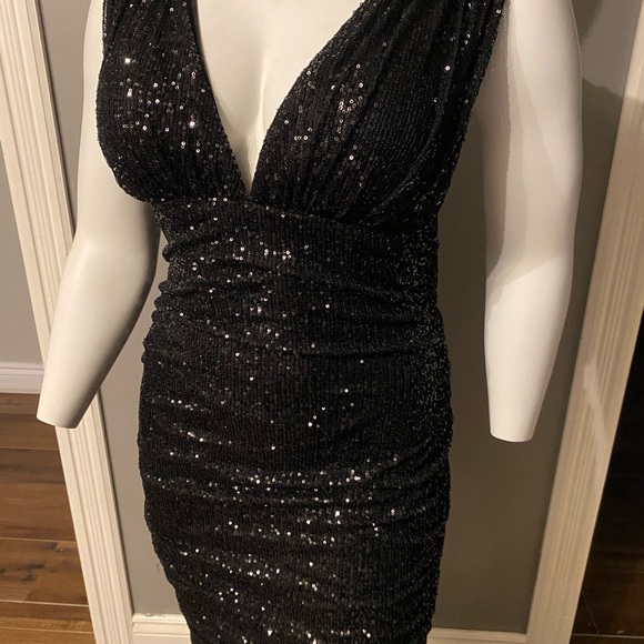 Black sequin dress 1X - Picture 3 of 13